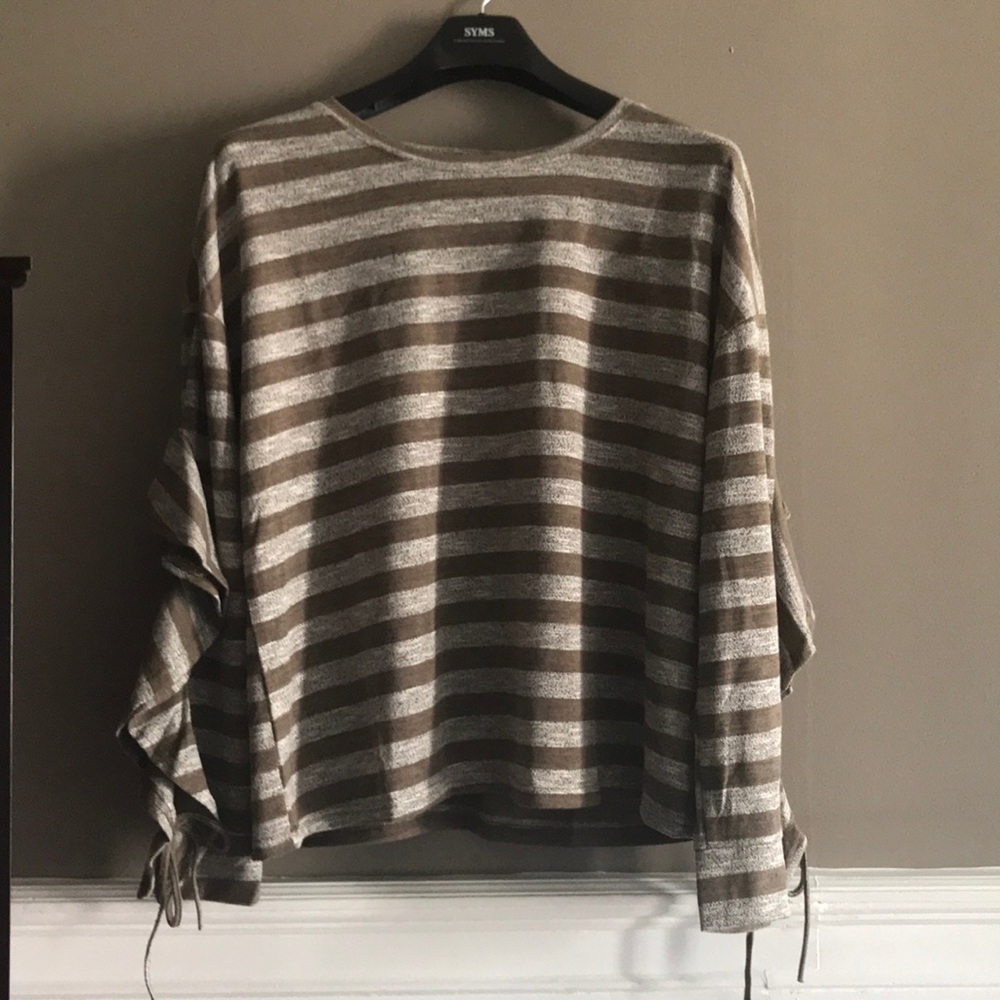 Charming sweater with forearm play!